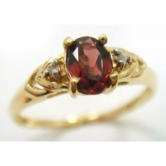 Jewelry - 10kt Garnet & Diamond Ring 7